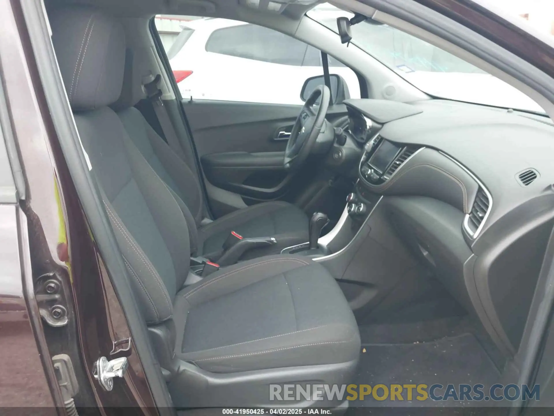 5 Photograph of a damaged car KL7CJKSB5LB352601 CHEVROLET TRAX 2020