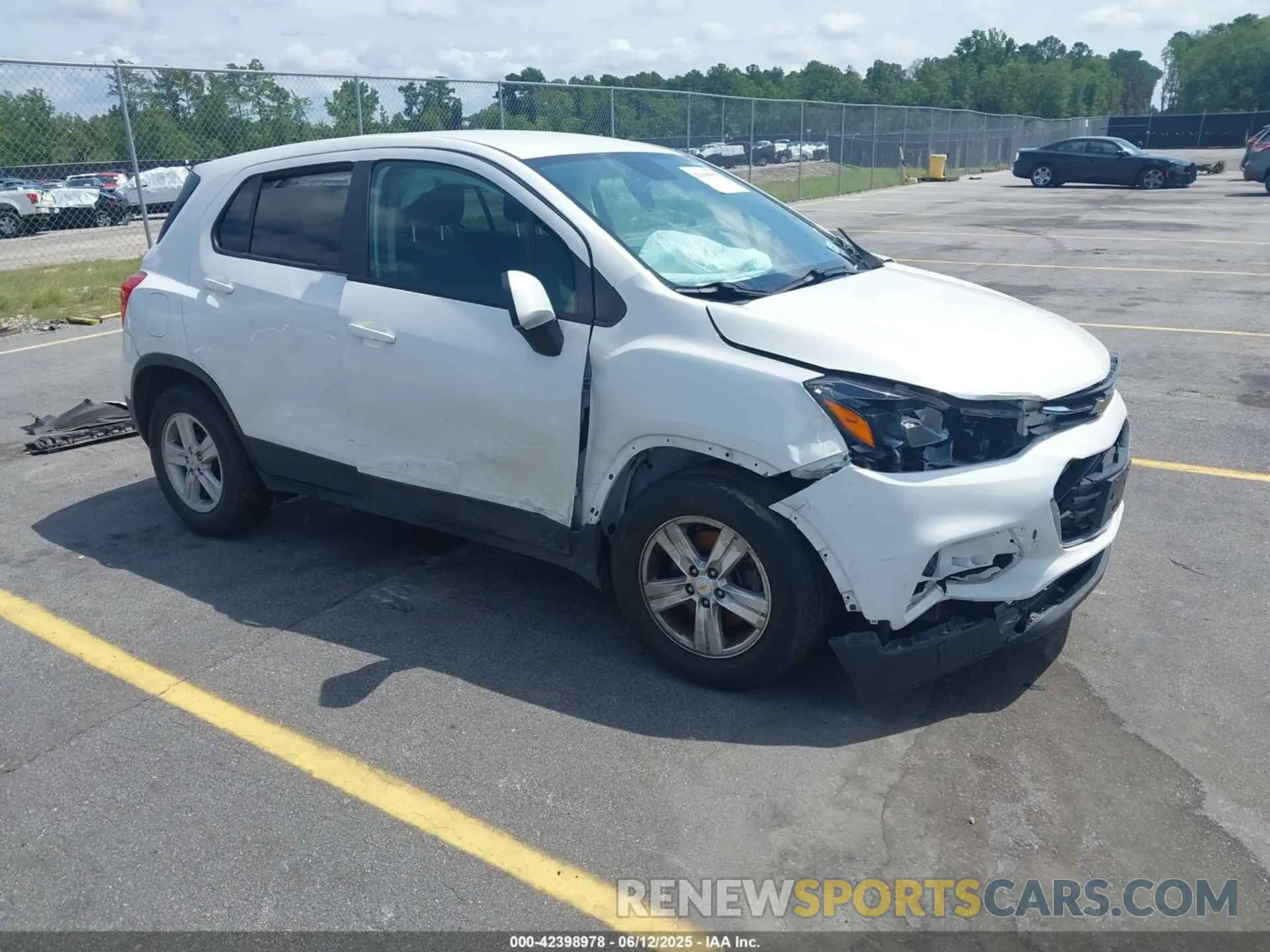 1 Photograph of a damaged car KL7CJKSB6LB030937 CHEVROLET TRAX 2020
