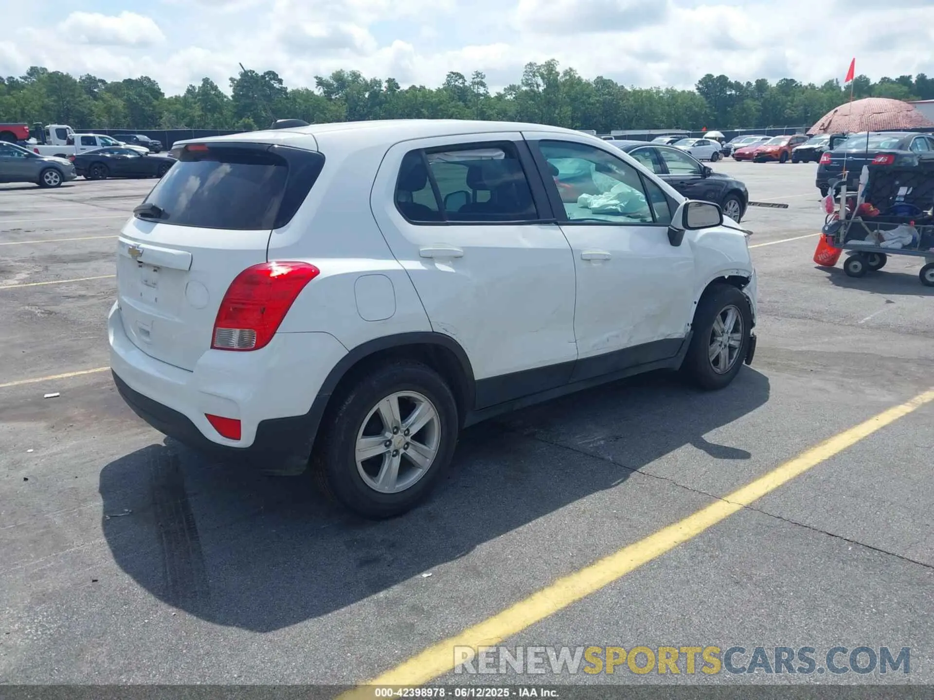 4 Photograph of a damaged car KL7CJKSB6LB030937 CHEVROLET TRAX 2020