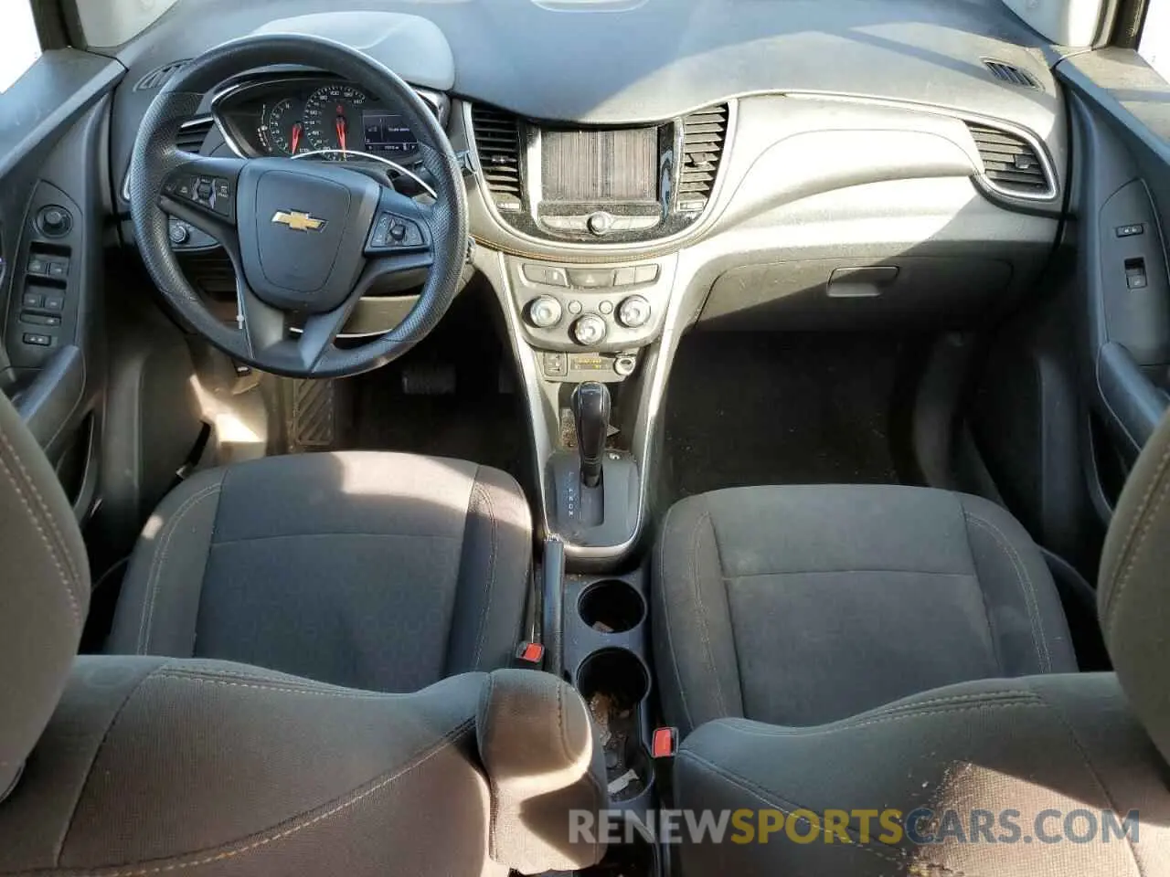 8 Photograph of a damaged car KL7CJKSB6LB035507 CHEVROLET TRAX 2020
