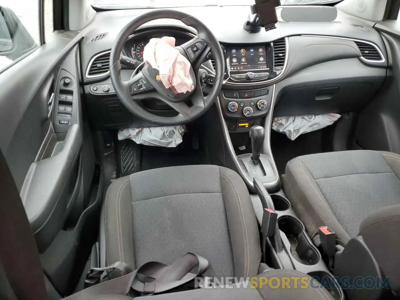 8 Photograph of a damaged car KL7CJKSB6LB072119 CHEVROLET TRAX 2020