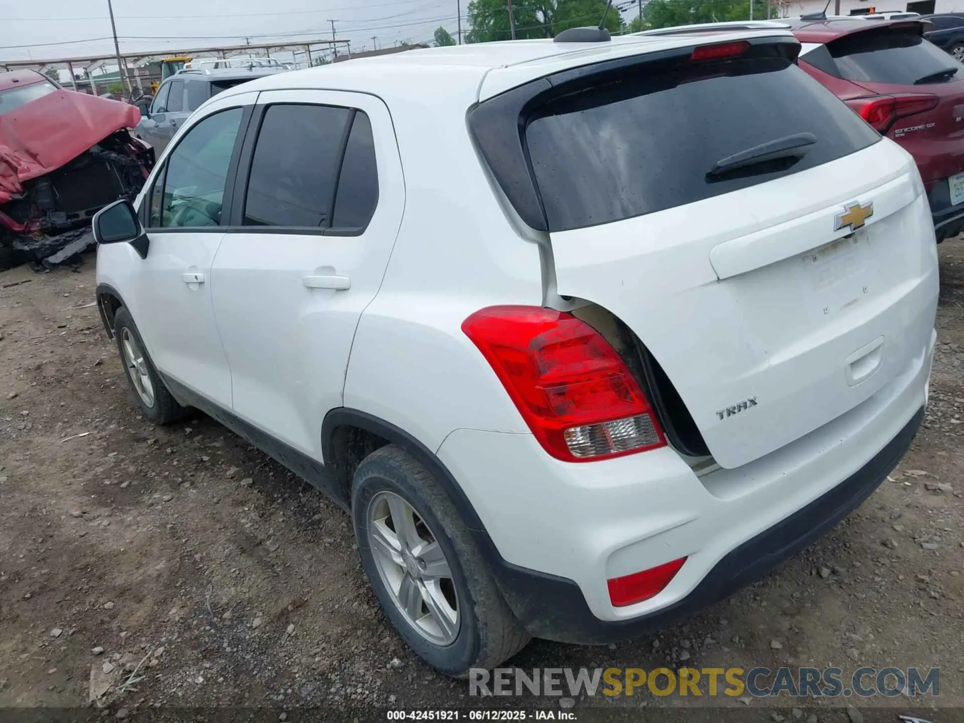 3 Photograph of a damaged car KL7CJKSB6LB086411 CHEVROLET TRAX 2020