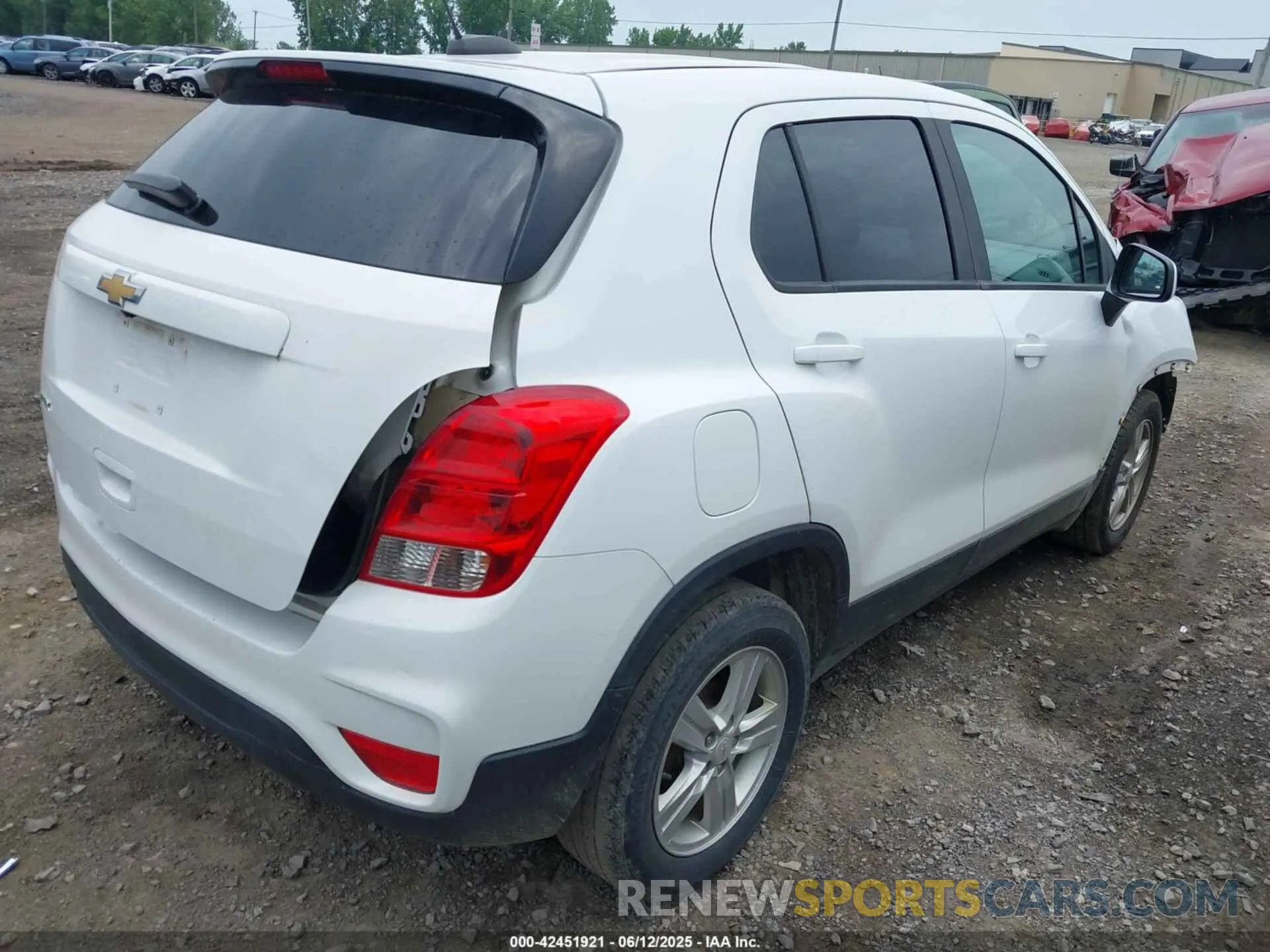 4 Photograph of a damaged car KL7CJKSB6LB086411 CHEVROLET TRAX 2020