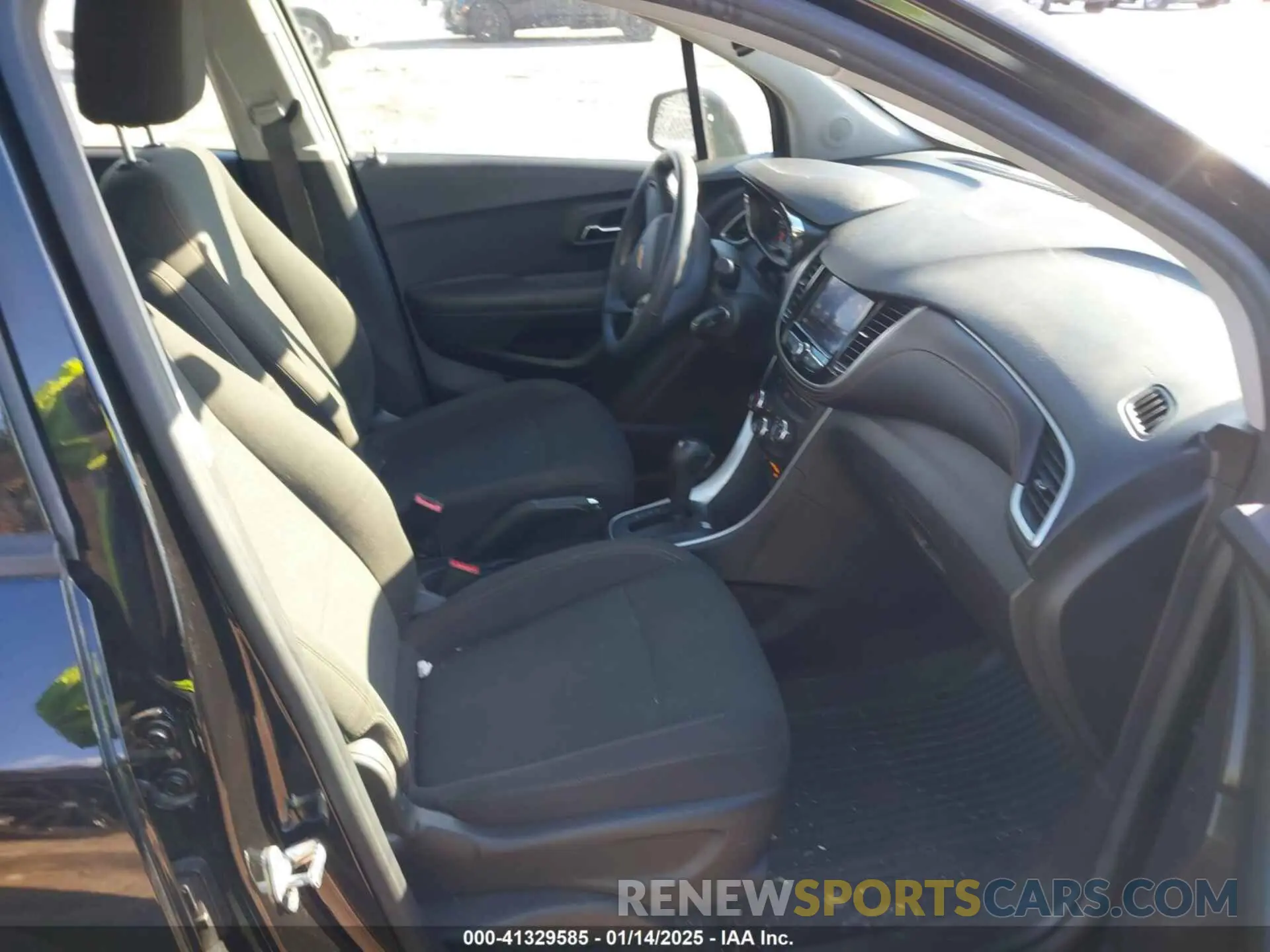 5 Photograph of a damaged car KL7CJKSB6LB090670 CHEVROLET TRAX 2020