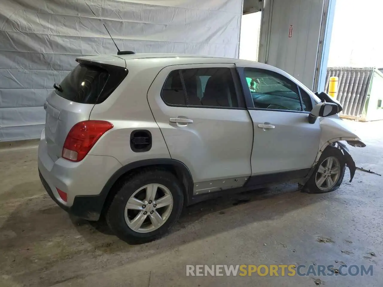 3 Photograph of a damaged car KL7CJKSB6LB317632 CHEVROLET TRAX 2020