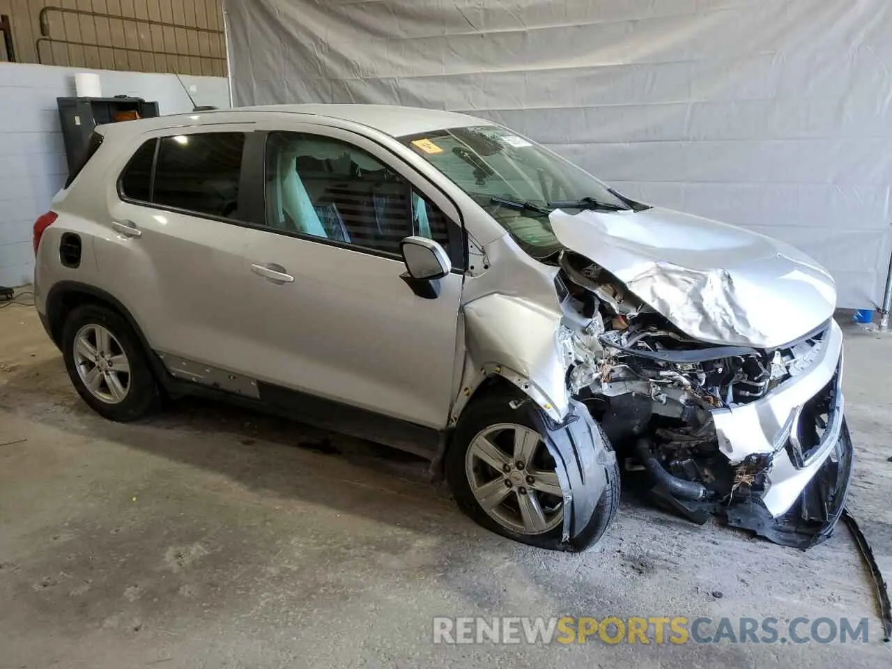 4 Photograph of a damaged car KL7CJKSB6LB317632 CHEVROLET TRAX 2020