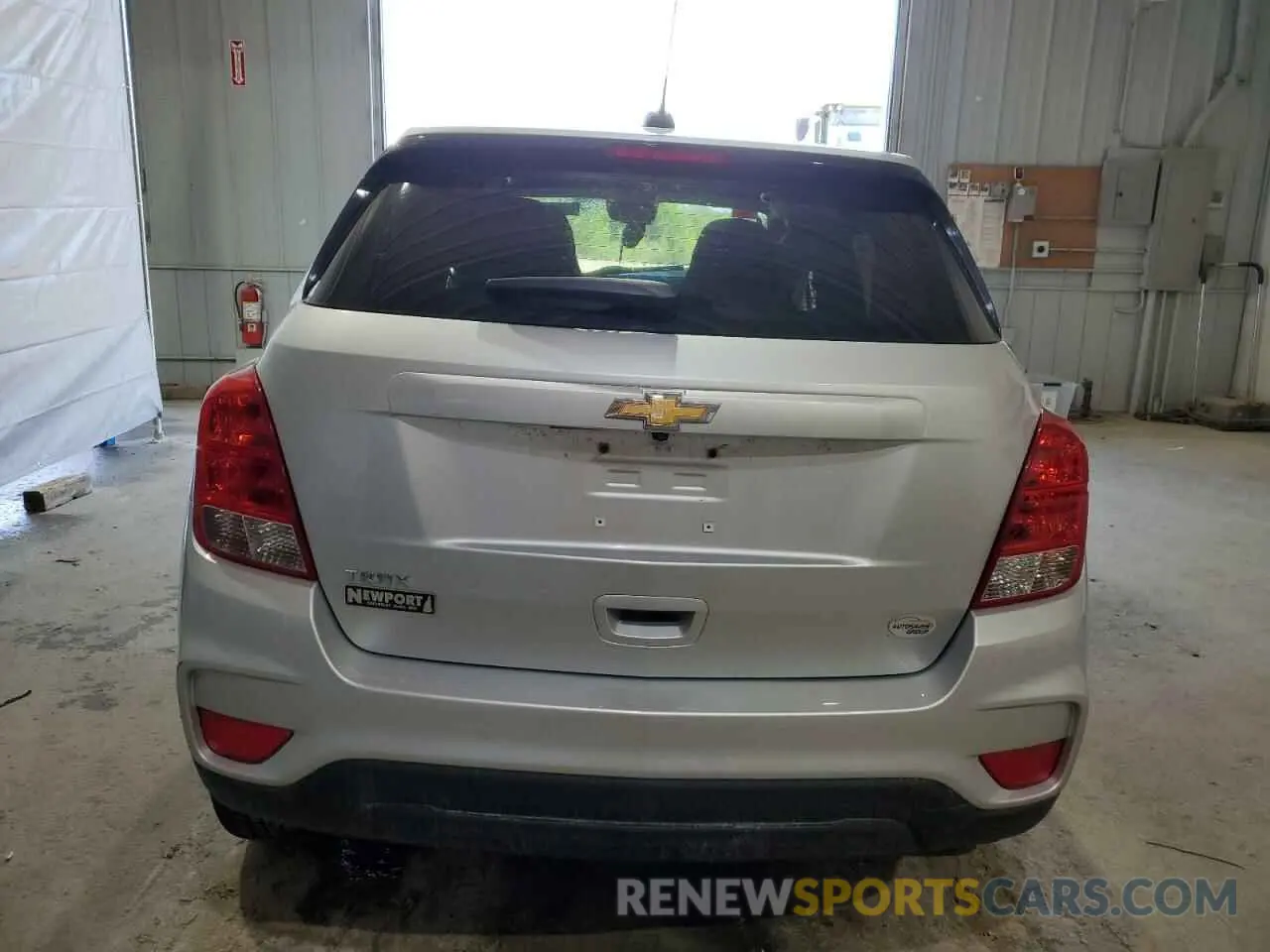 6 Photograph of a damaged car KL7CJKSB6LB317632 CHEVROLET TRAX 2020