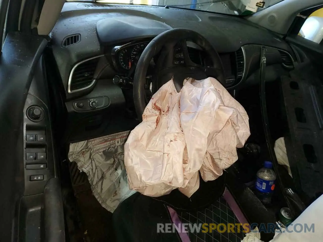 8 Photograph of a damaged car KL7CJKSB6LB317632 CHEVROLET TRAX 2020