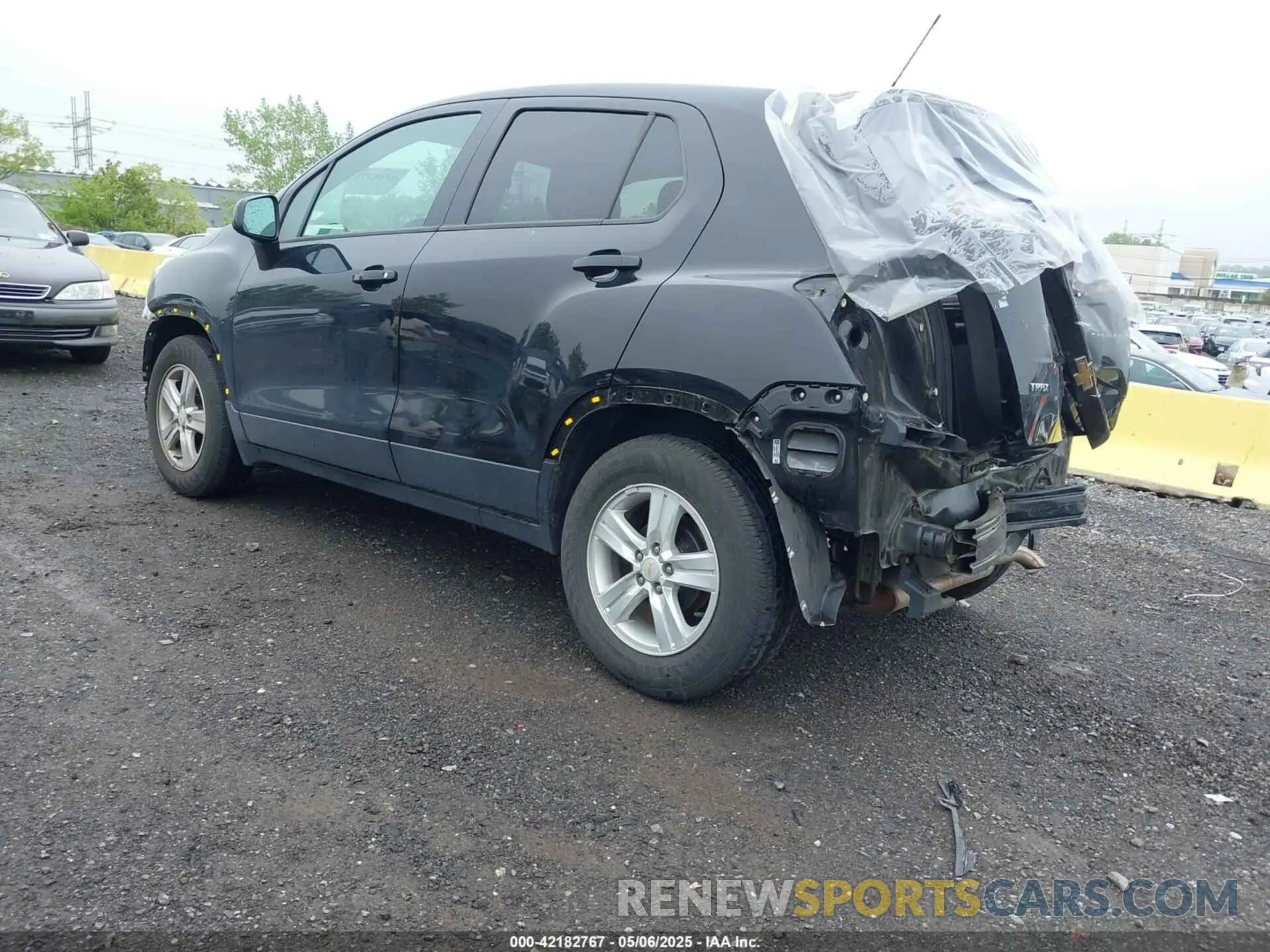 3 Photograph of a damaged car KL7CJKSB6LB324435 CHEVROLET TRAX 2020