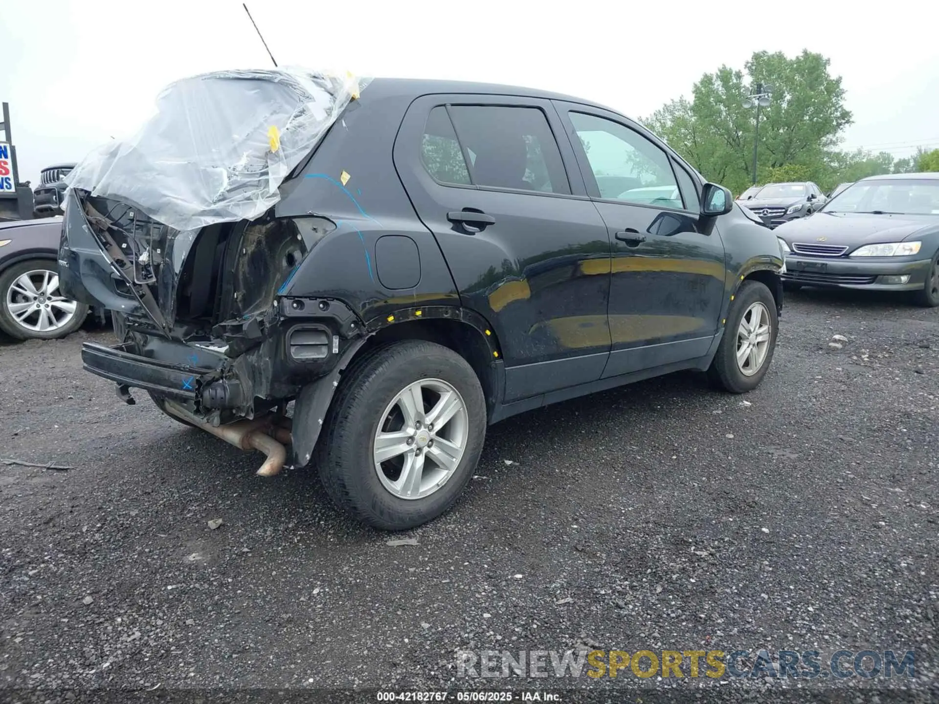 4 Photograph of a damaged car KL7CJKSB6LB324435 CHEVROLET TRAX 2020