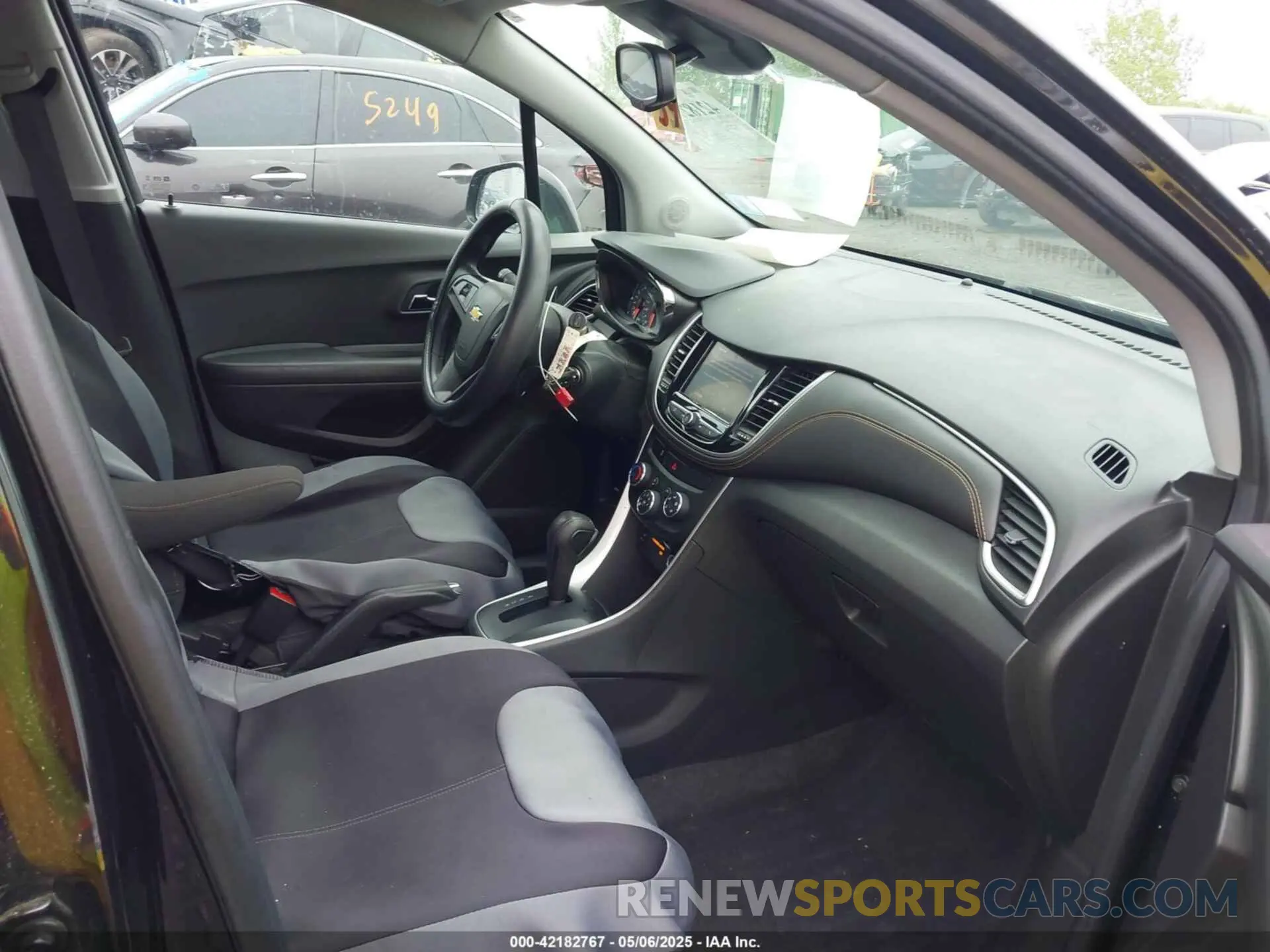 5 Photograph of a damaged car KL7CJKSB6LB324435 CHEVROLET TRAX 2020
