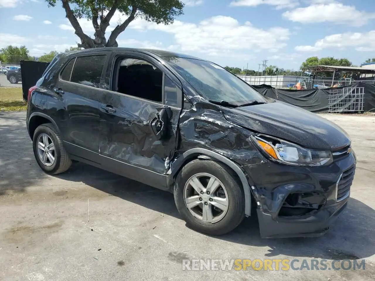 4 Photograph of a damaged car KL7CJKSB6LB331238 CHEVROLET TRAX 2020