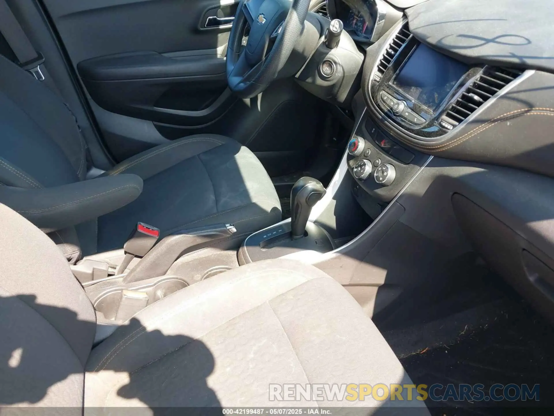5 Photograph of a damaged car KL7CJKSB7LB036732 CHEVROLET TRAX 2020