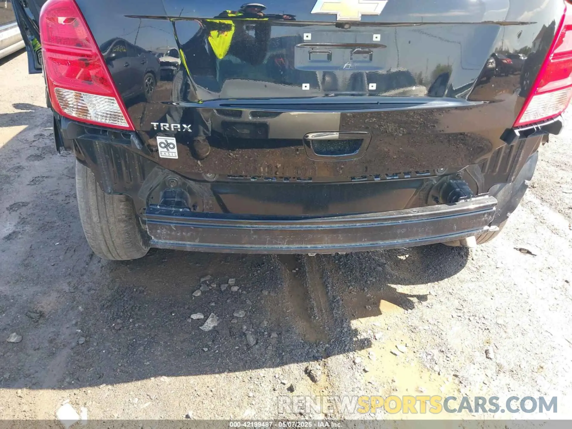 6 Photograph of a damaged car KL7CJKSB7LB036732 CHEVROLET TRAX 2020