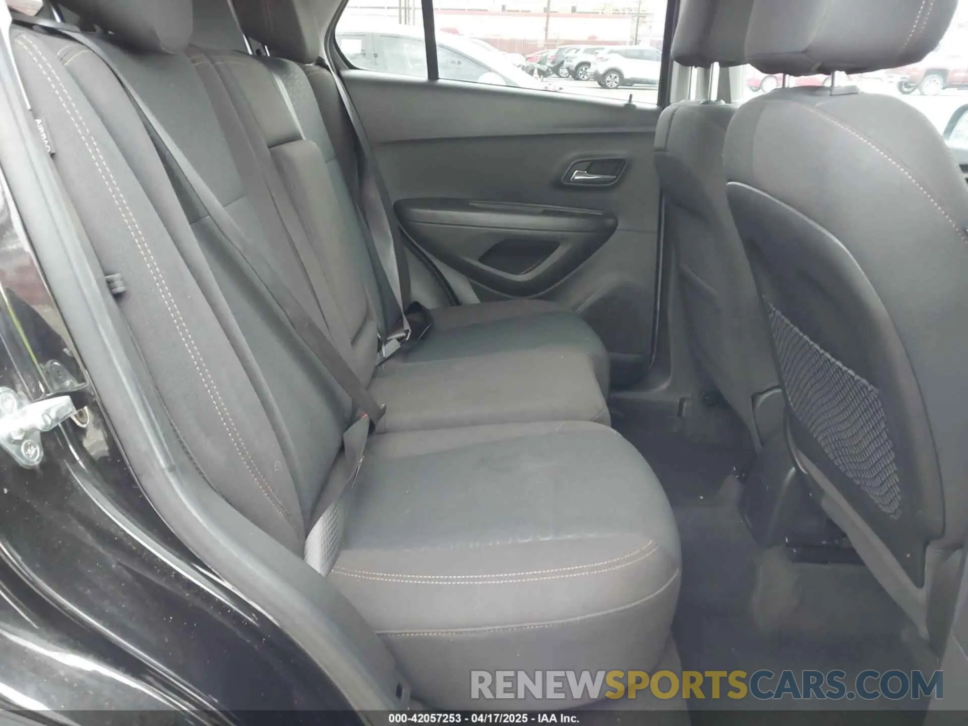 8 Photograph of a damaged car KL7CJKSB7LB037718 CHEVROLET TRAX 2020