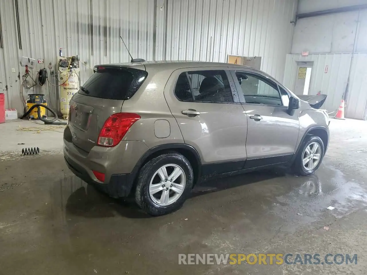 3 Photograph of a damaged car KL7CJKSB7LB334634 CHEVROLET TRAX 2020