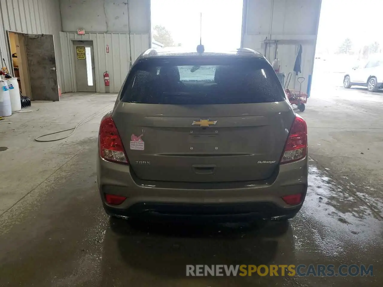6 Photograph of a damaged car KL7CJKSB7LB334634 CHEVROLET TRAX 2020