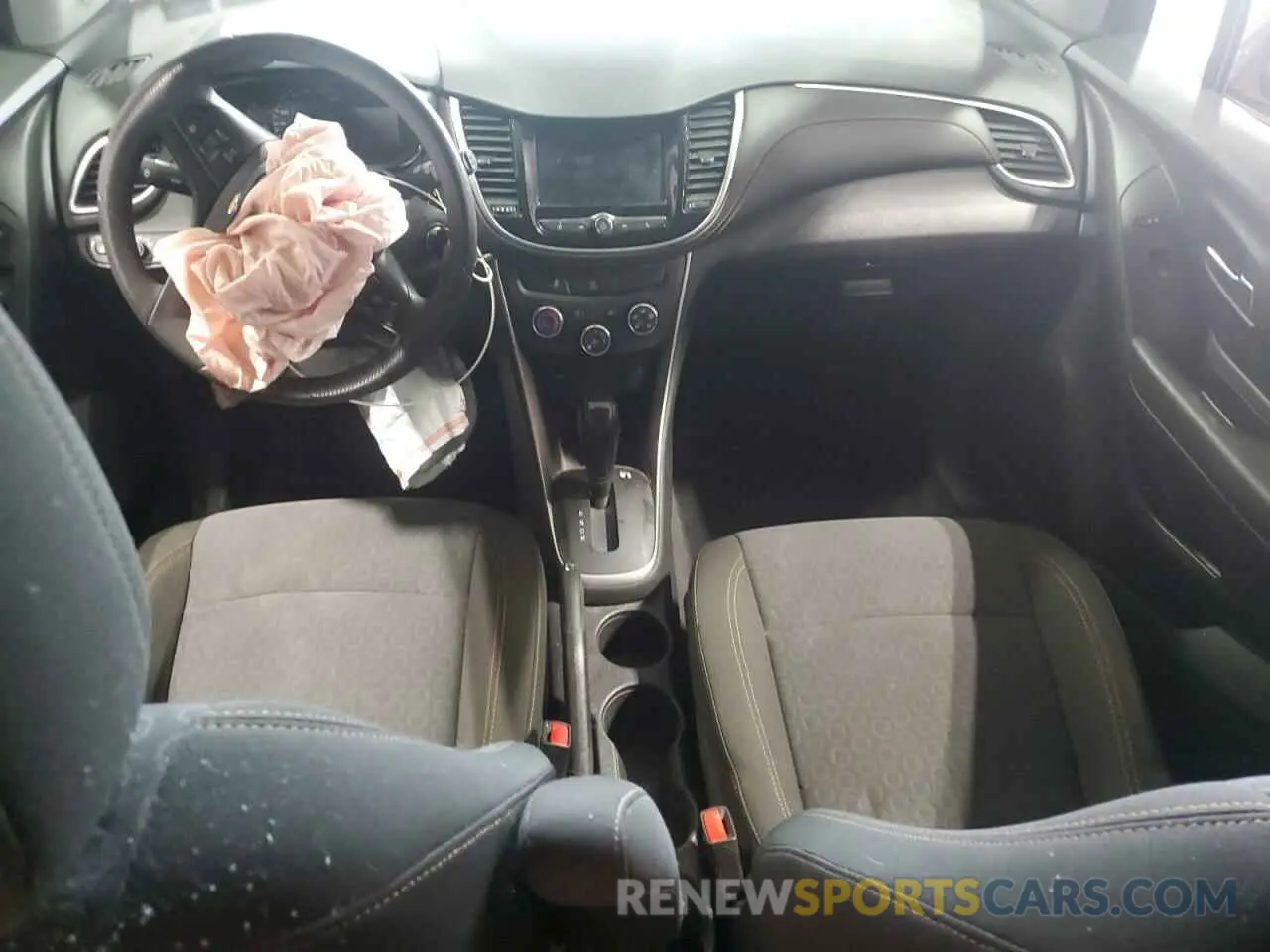 8 Photograph of a damaged car KL7CJKSB7LB334634 CHEVROLET TRAX 2020