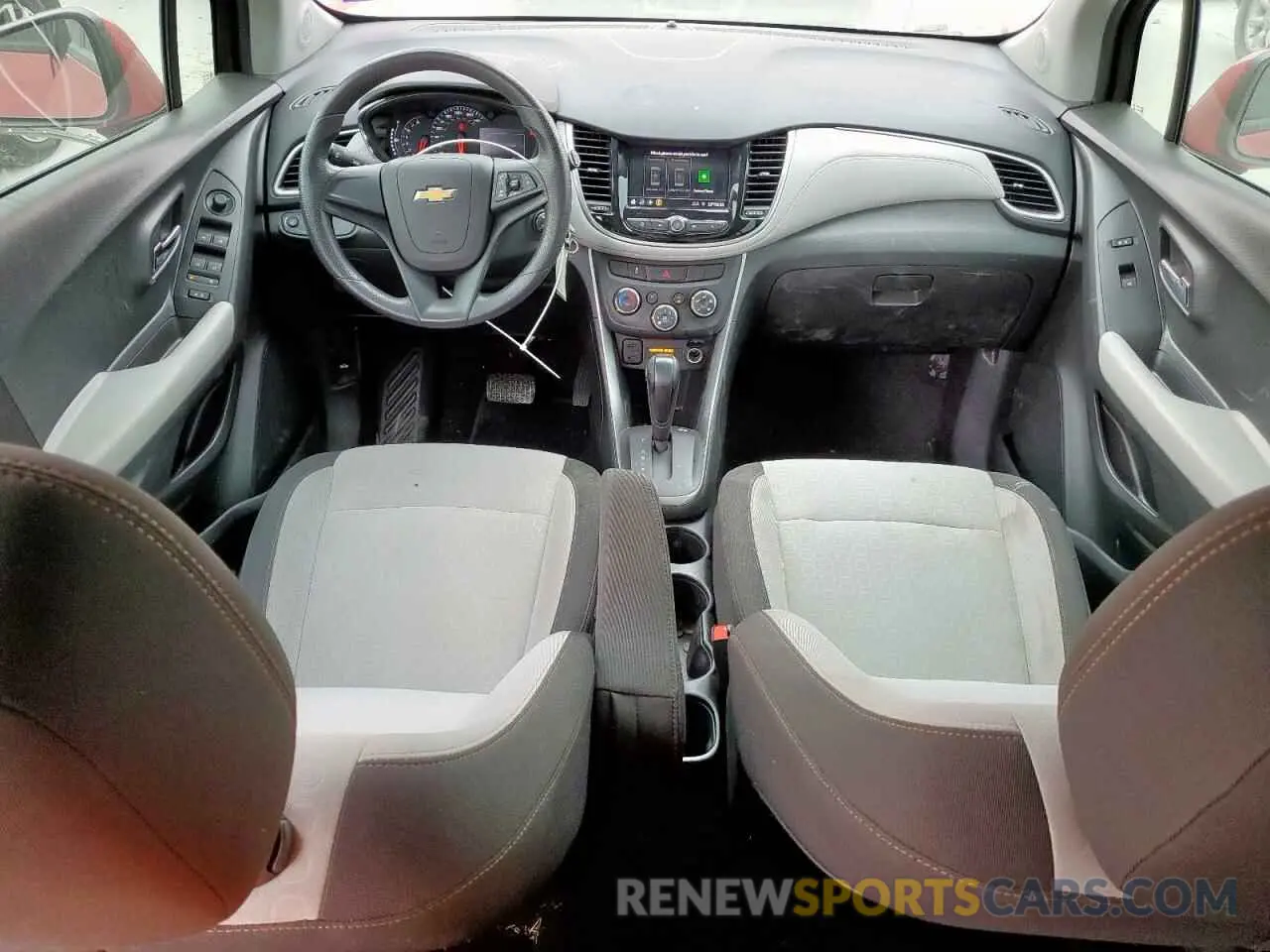 8 Photograph of a damaged car KL7CJKSB7LB346315 CHEVROLET TRAX 2020