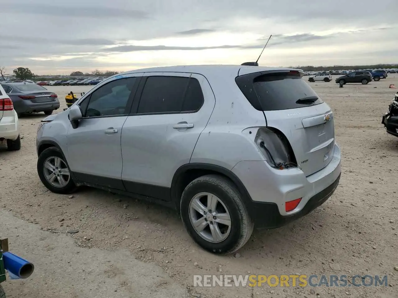 2 Photograph of a damaged car KL7CJKSB8LB017641 CHEVROLET TRAX 2020