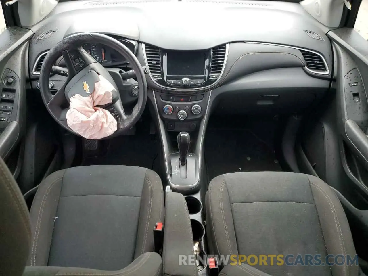 8 Photograph of a damaged car KL7CJKSB8LB017641 CHEVROLET TRAX 2020