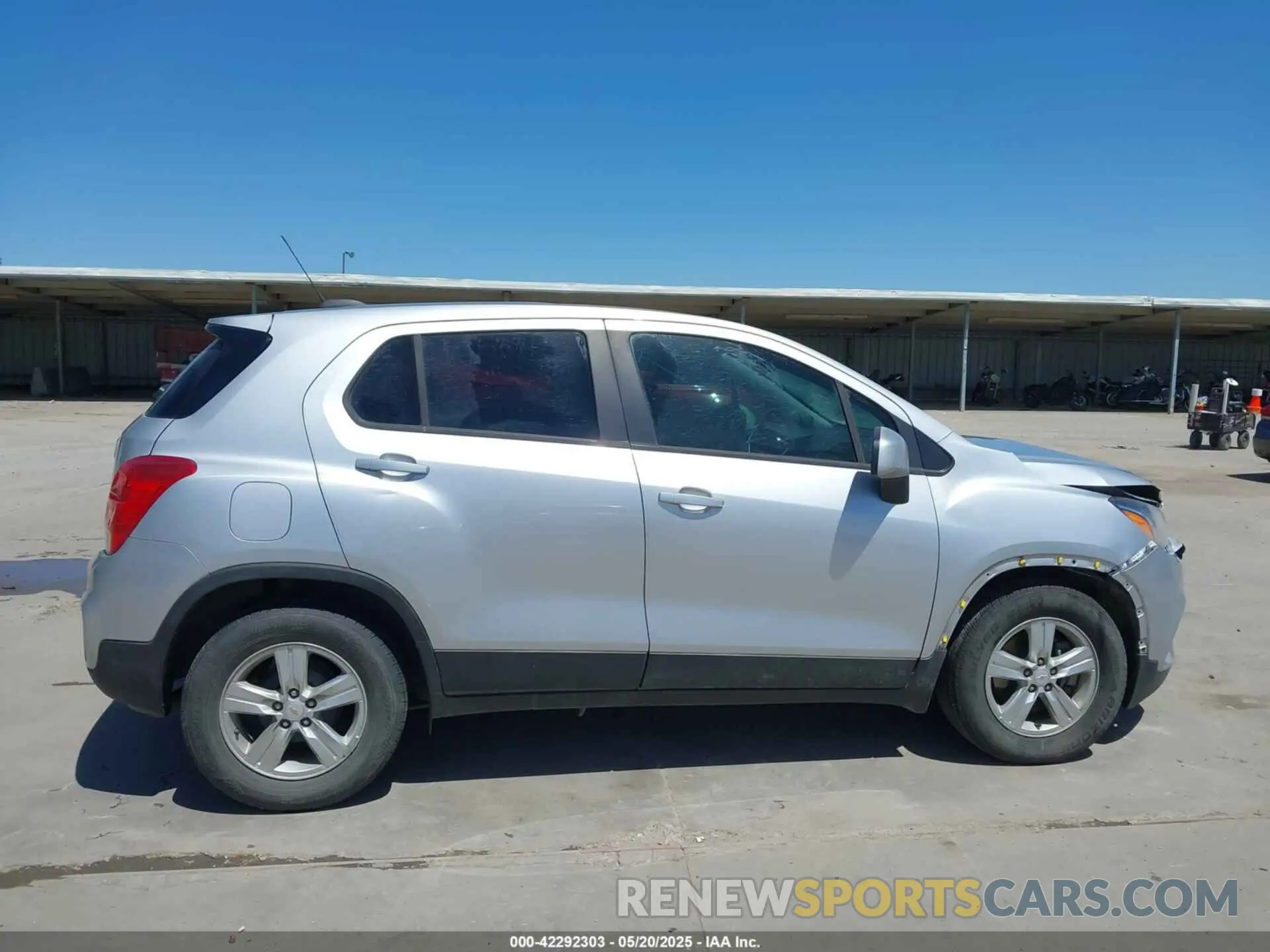 13 Photograph of a damaged car KL7CJKSB8LB030471 CHEVROLET TRAX 2020