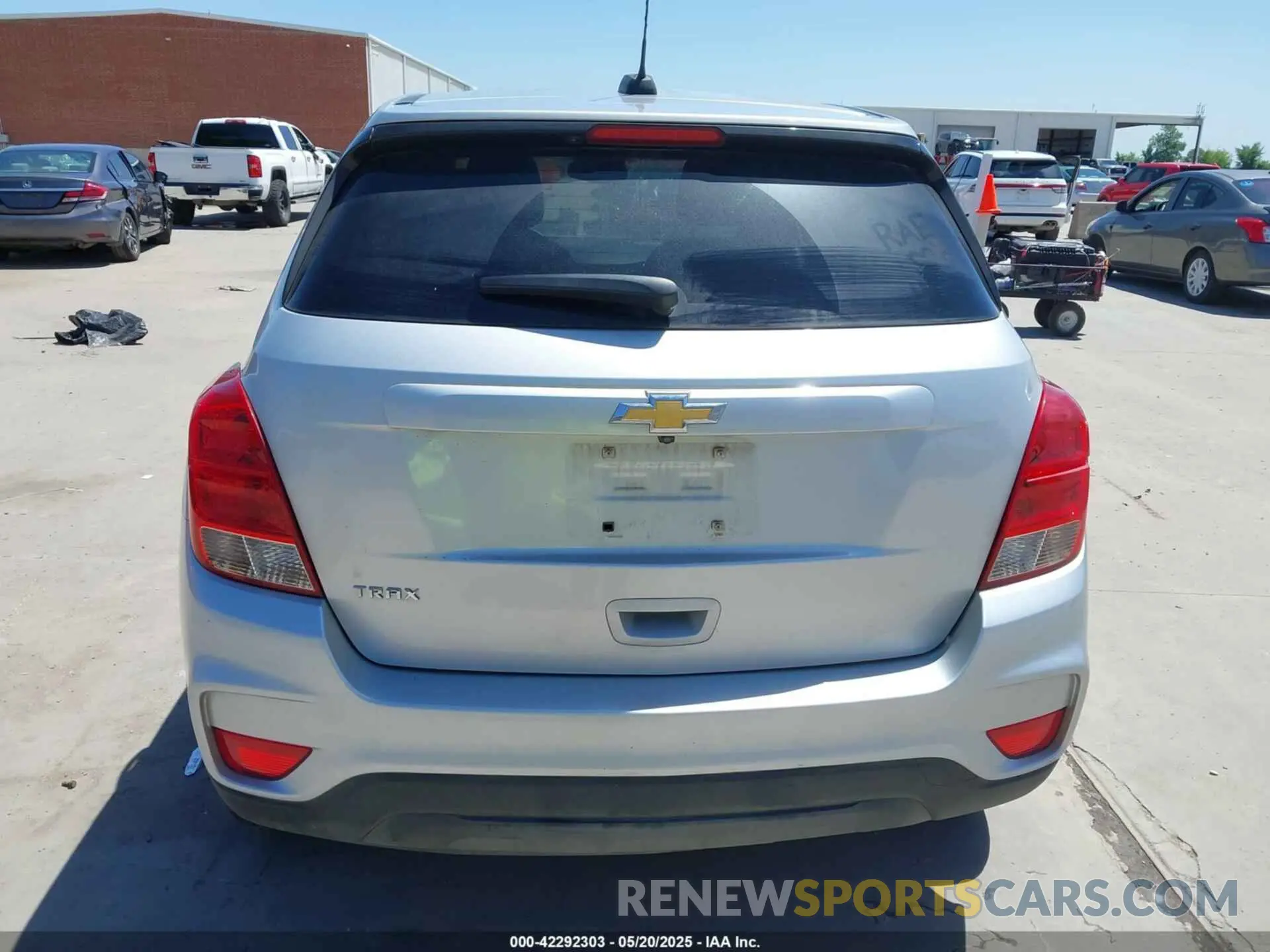 16 Photograph of a damaged car KL7CJKSB8LB030471 CHEVROLET TRAX 2020