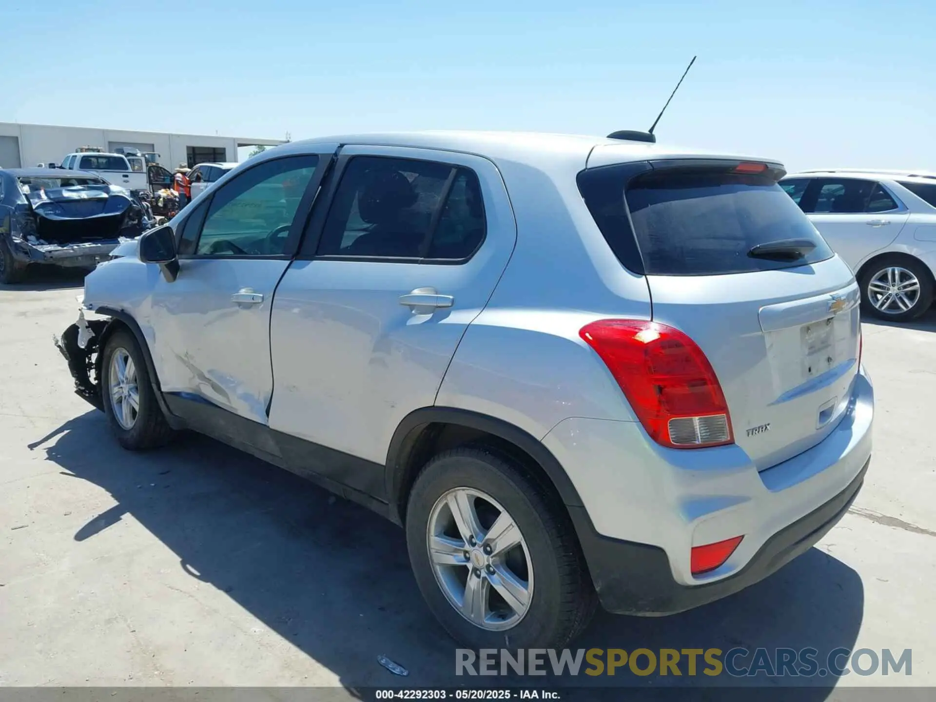 3 Photograph of a damaged car KL7CJKSB8LB030471 CHEVROLET TRAX 2020