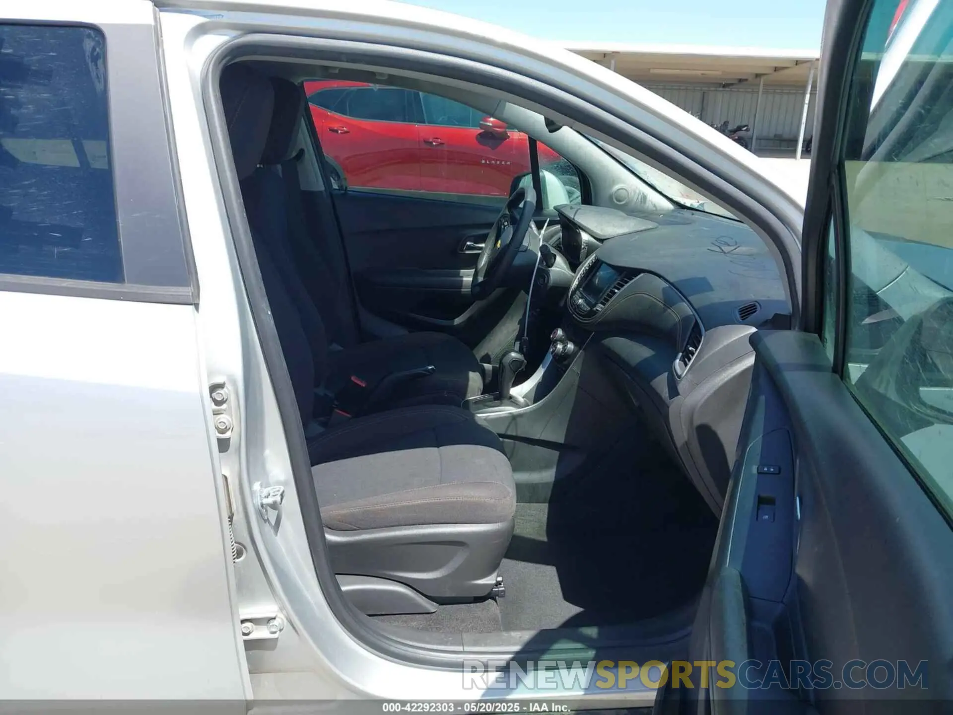 5 Photograph of a damaged car KL7CJKSB8LB030471 CHEVROLET TRAX 2020