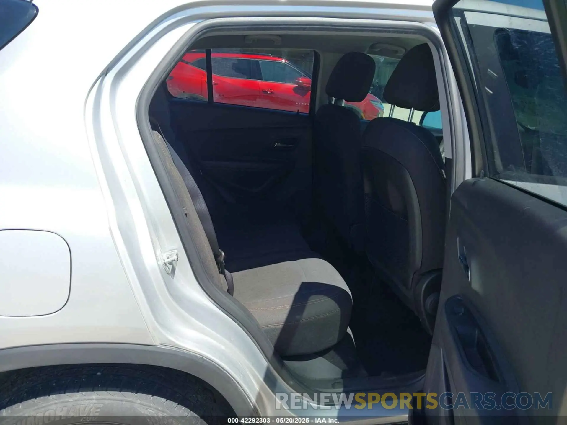 8 Photograph of a damaged car KL7CJKSB8LB030471 CHEVROLET TRAX 2020