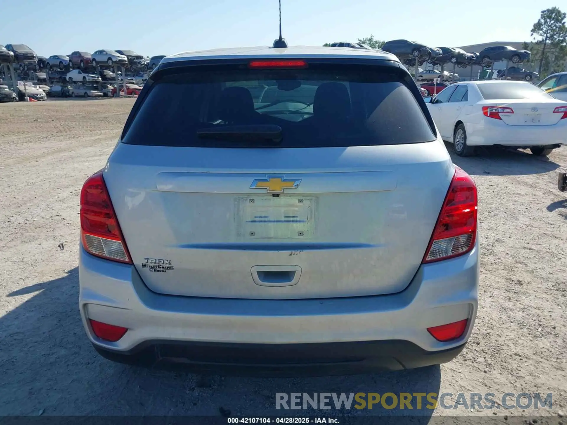 17 Photograph of a damaged car KL7CJKSB8LB033001 CHEVROLET TRAX 2020