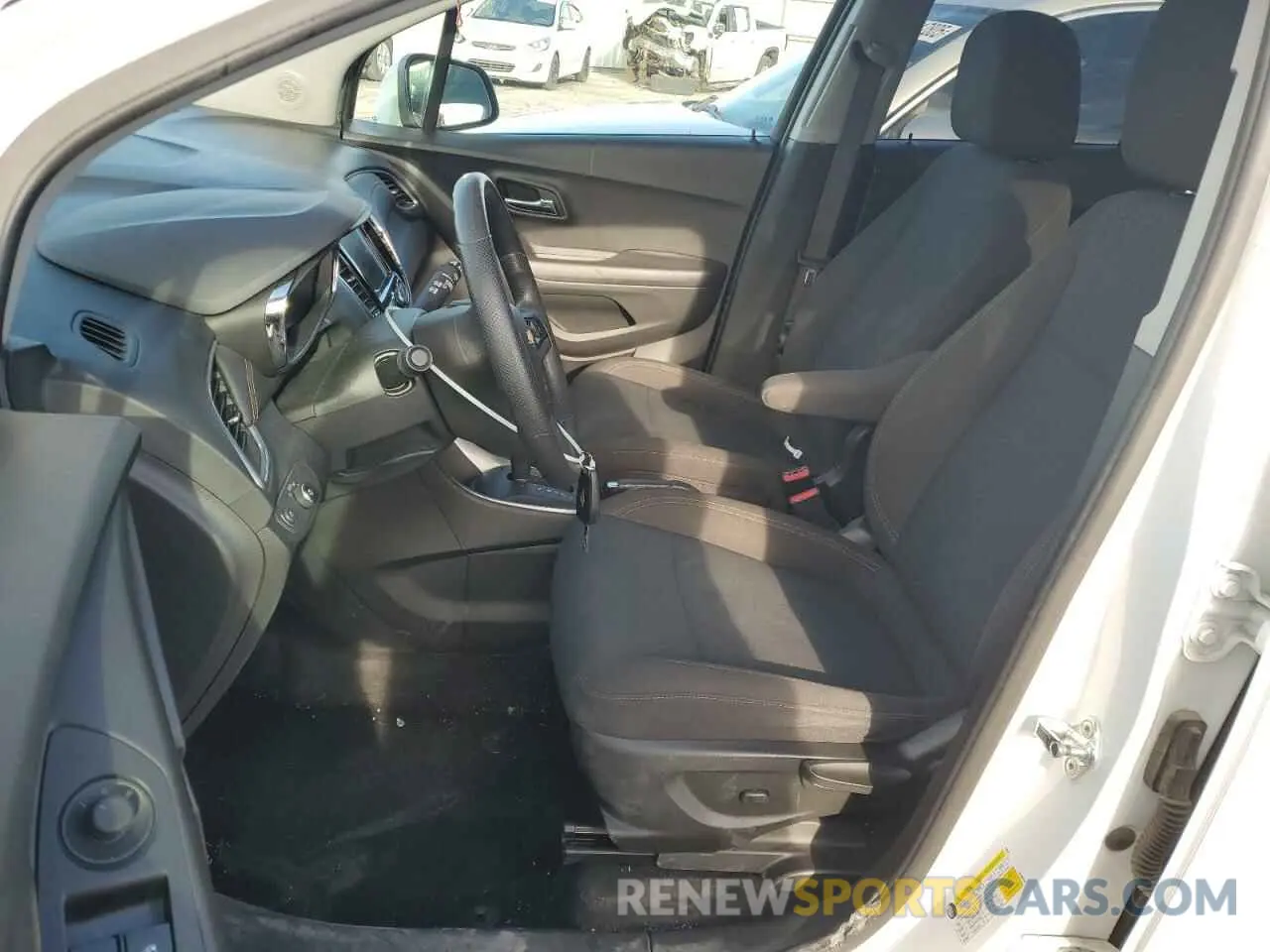 7 Photograph of a damaged car KL7CJKSB8LB045469 CHEVROLET TRAX 2020