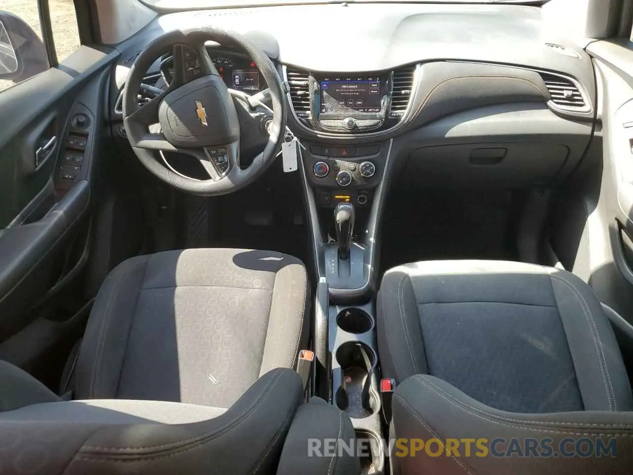 8 Photograph of a damaged car KL7CJKSB8LB068749 CHEVROLET TRAX 2020