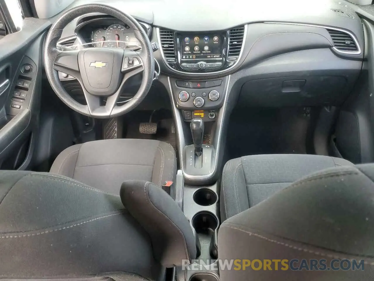 8 Photograph of a damaged car KL7CJKSB8LB349482 CHEVROLET TRAX 2020