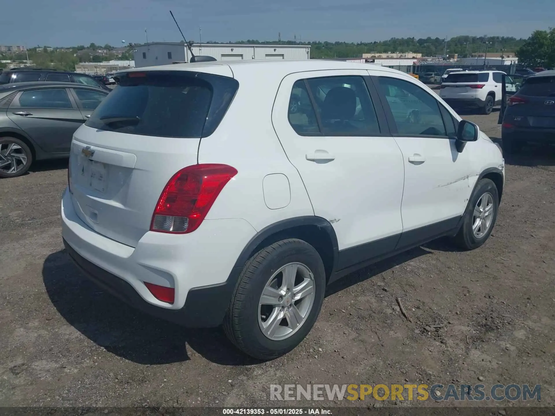 4 Photograph of a damaged car KL7CJKSB9LB046792 CHEVROLET TRAX 2020