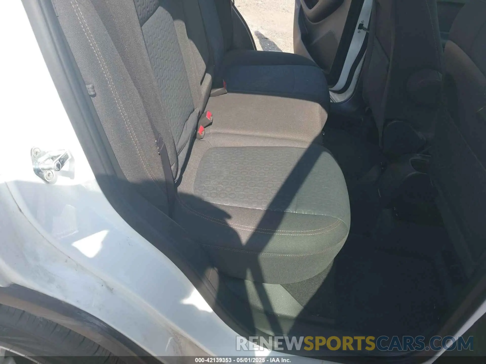 8 Photograph of a damaged car KL7CJKSB9LB046792 CHEVROLET TRAX 2020