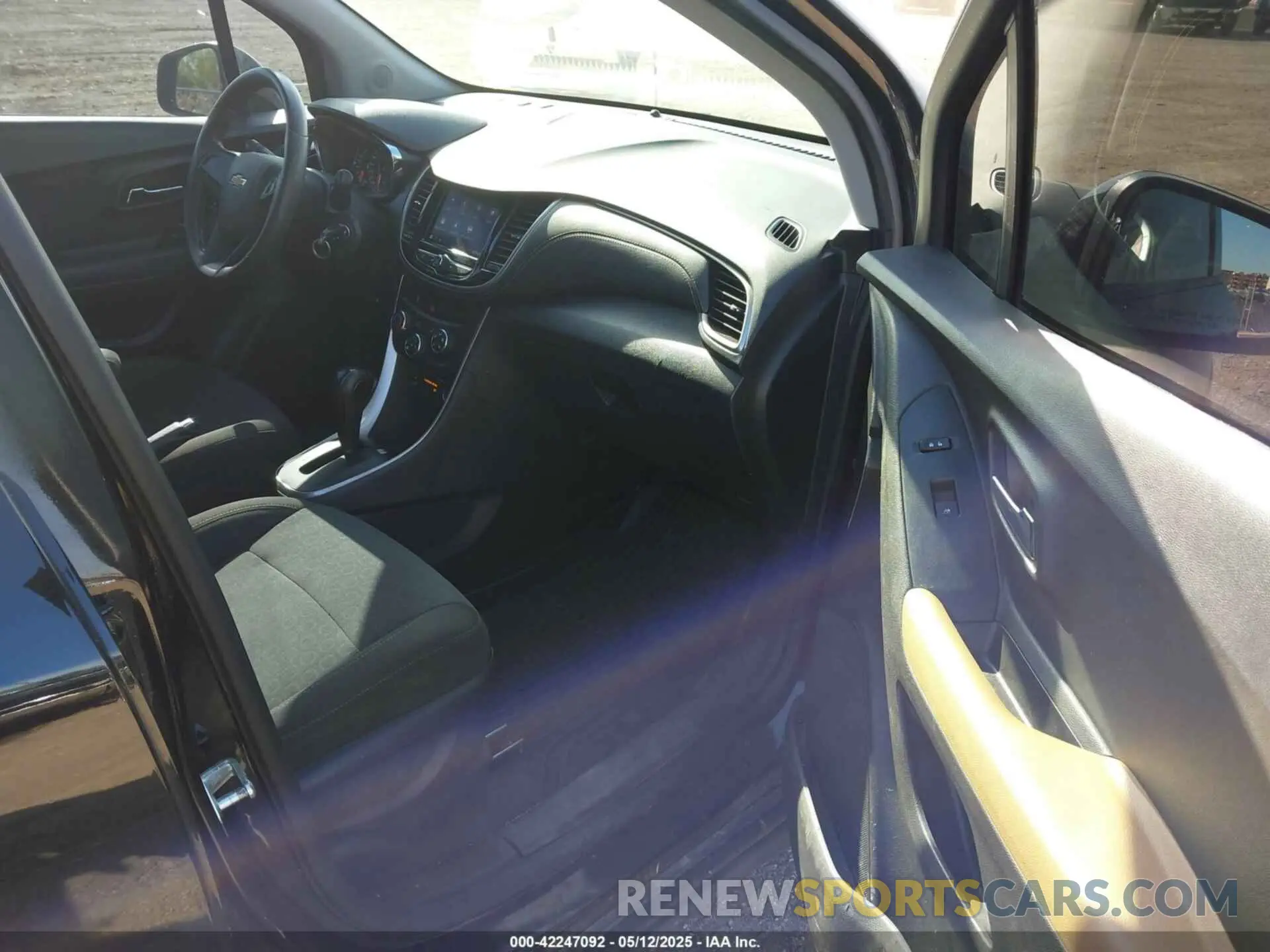 5 Photograph of a damaged car KL7CJKSB9LB065049 CHEVROLET TRAX 2020