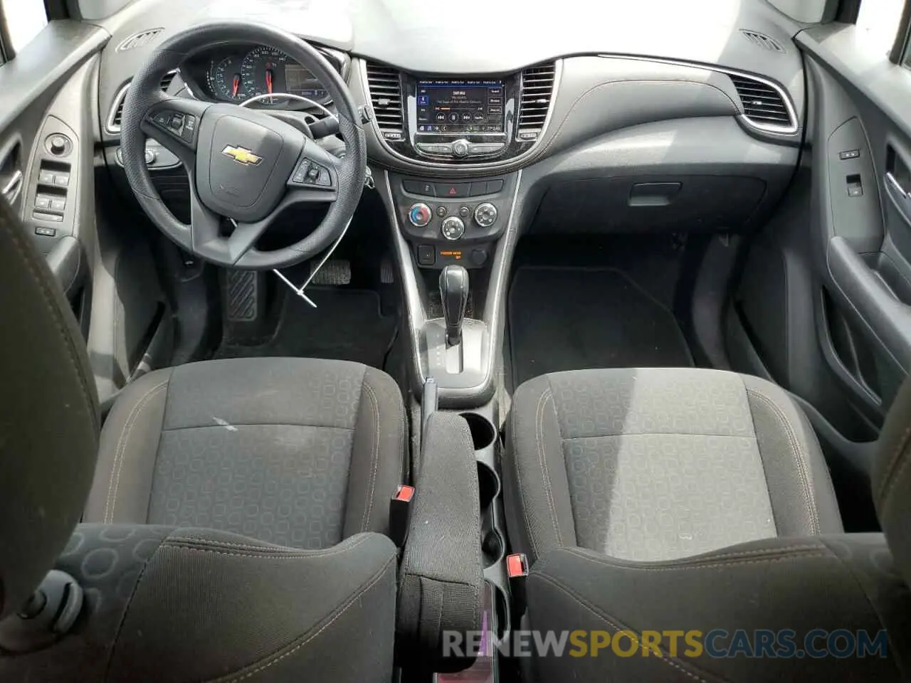 8 Photograph of a damaged car KL7CJKSB9LB090985 CHEVROLET TRAX 2020