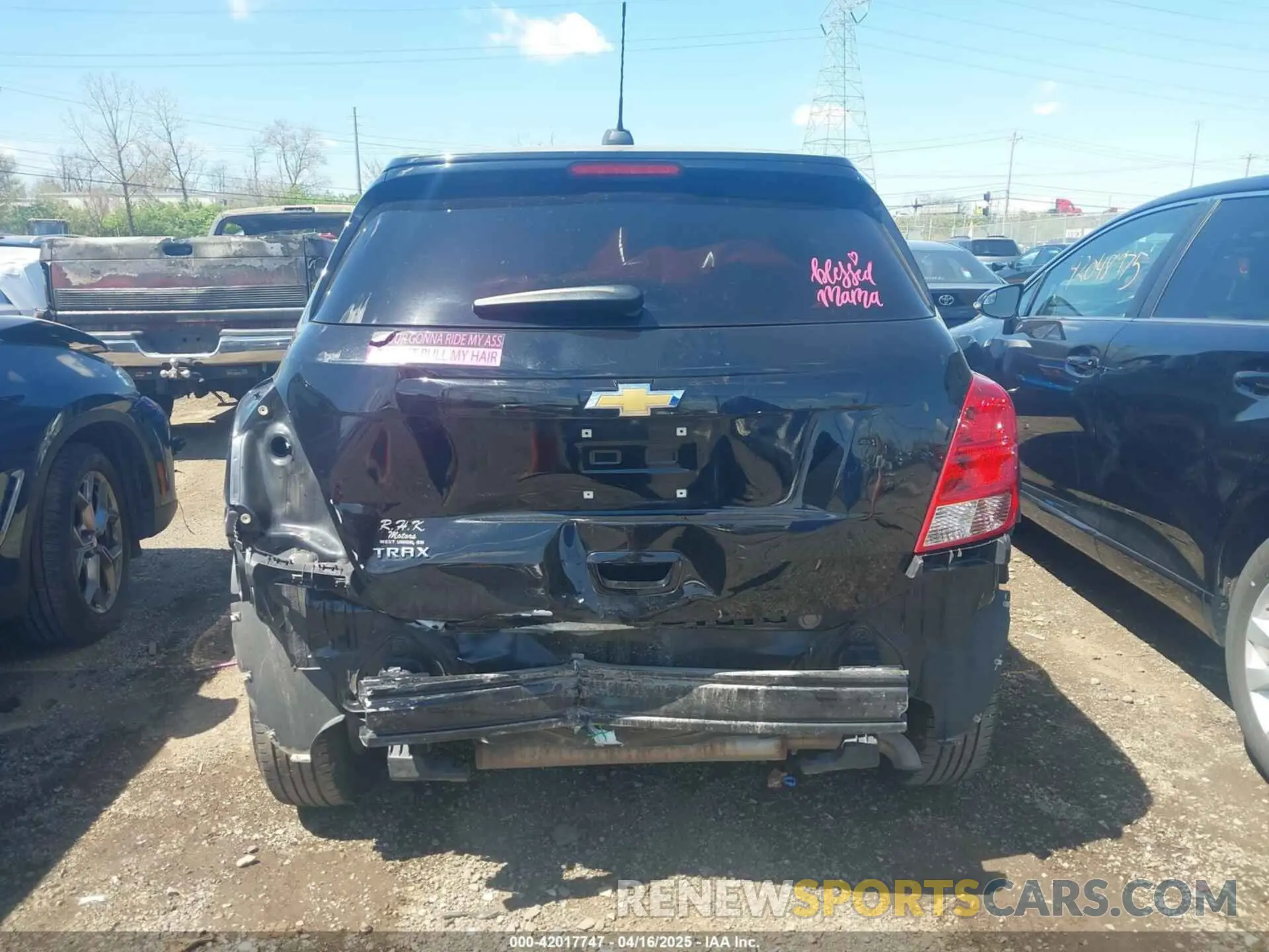 17 Photograph of a damaged car KL7CJKSB9LB317981 CHEVROLET TRAX 2020