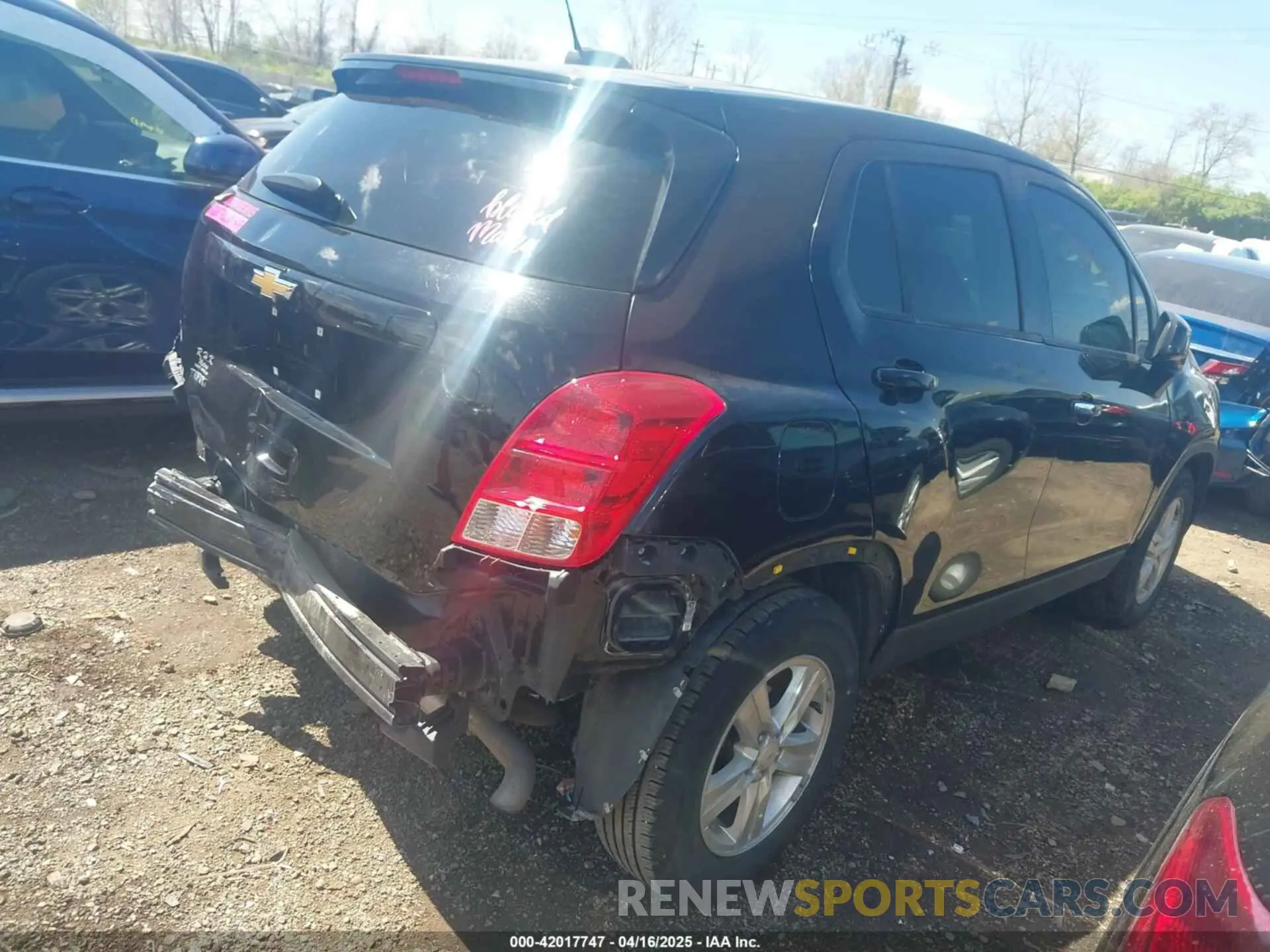 4 Photograph of a damaged car KL7CJKSB9LB317981 CHEVROLET TRAX 2020