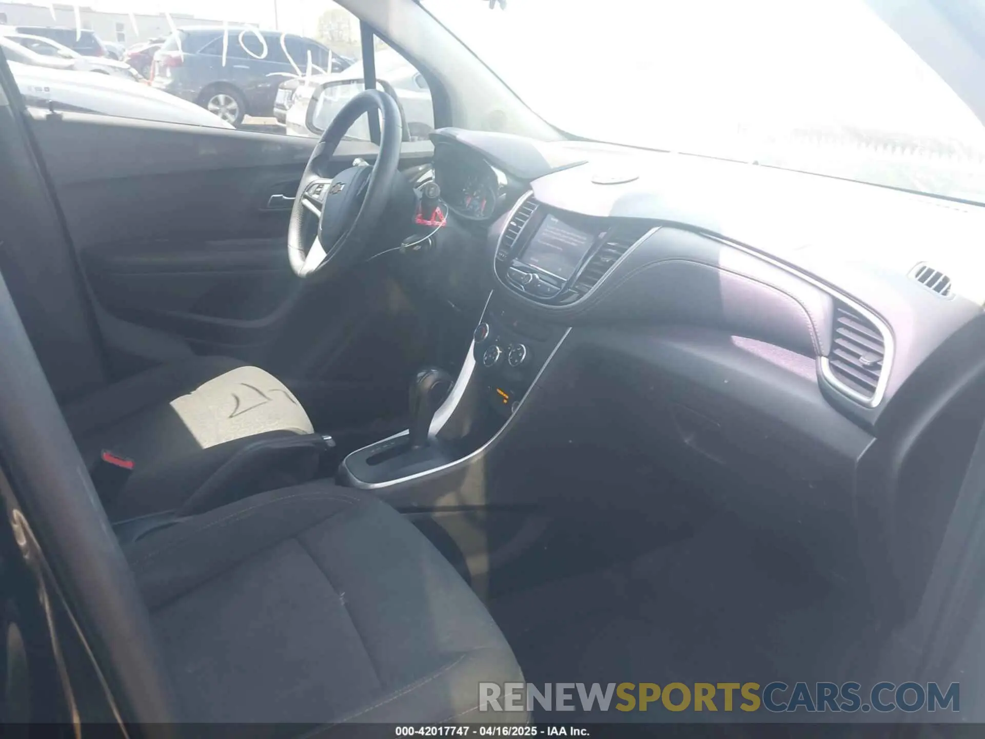 5 Photograph of a damaged car KL7CJKSB9LB317981 CHEVROLET TRAX 2020