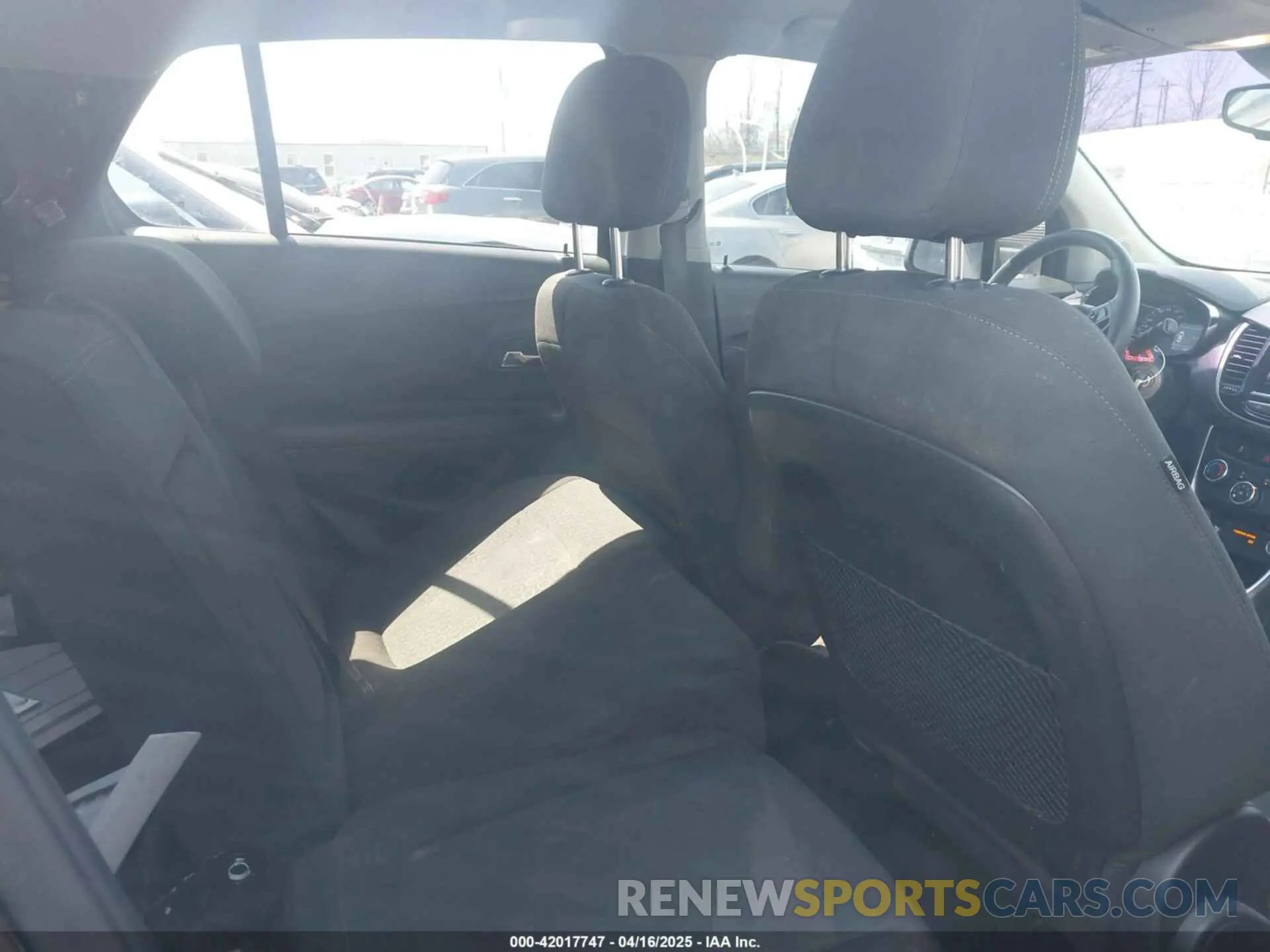 8 Photograph of a damaged car KL7CJKSB9LB317981 CHEVROLET TRAX 2020