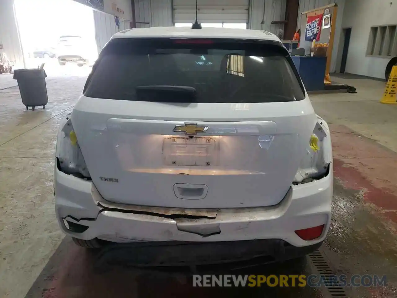 6 Photograph of a damaged car KL7CJKSBXLB087898 CHEVROLET TRAX 2020