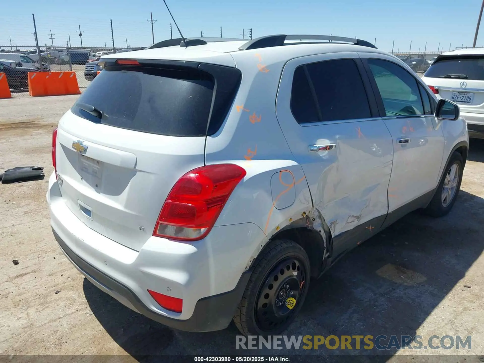 4 Photograph of a damaged car KL7CJLSB0LB070677 CHEVROLET TRAX 2020