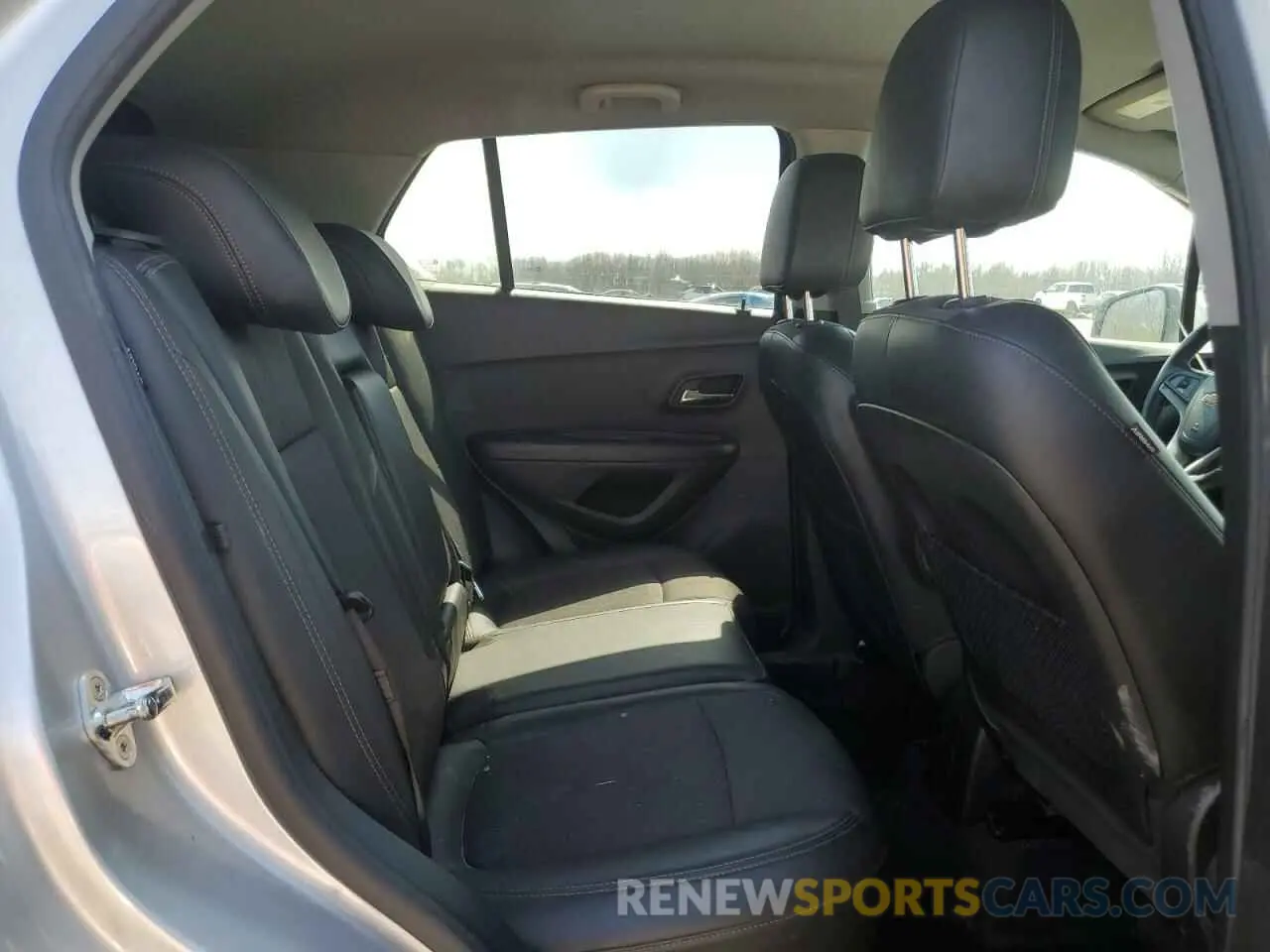 11 Photograph of a damaged car KL7CJLSB1LB009094 CHEVROLET TRAX 2020