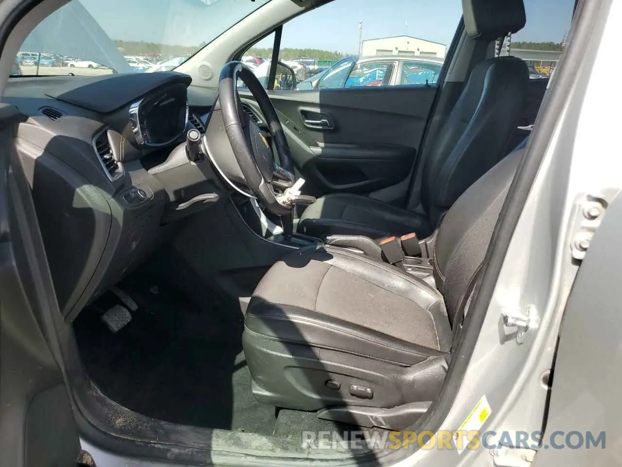7 Photograph of a damaged car KL7CJLSB1LB009094 CHEVROLET TRAX 2020