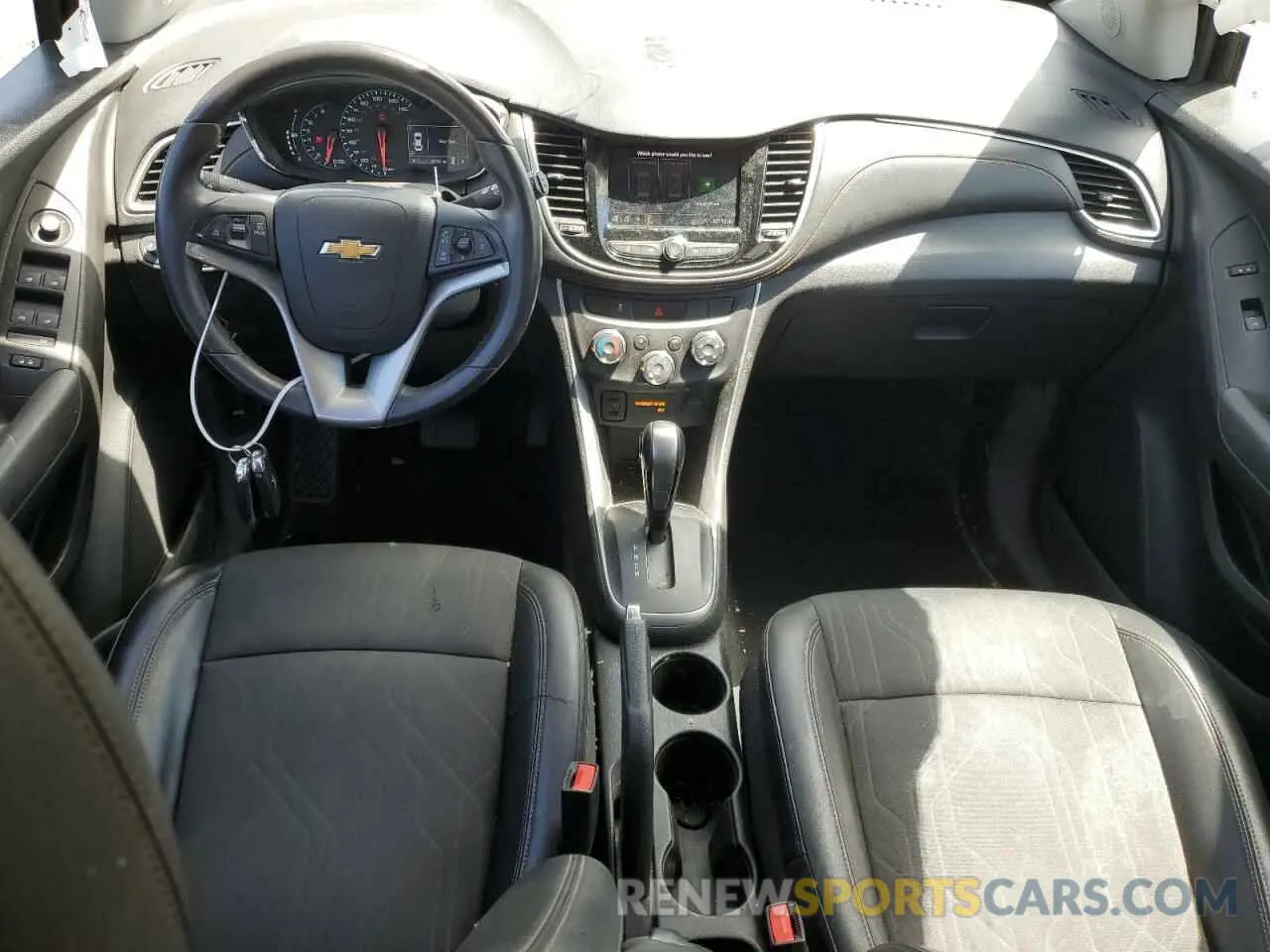 8 Photograph of a damaged car KL7CJLSB1LB017566 CHEVROLET TRAX 2020