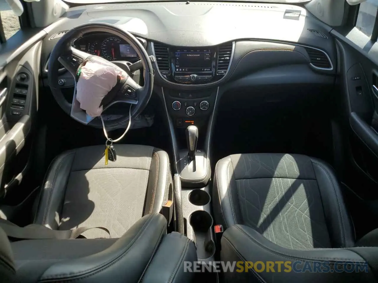 8 Photograph of a damaged car KL7CJLSB1LB043942 CHEVROLET TRAX 2020