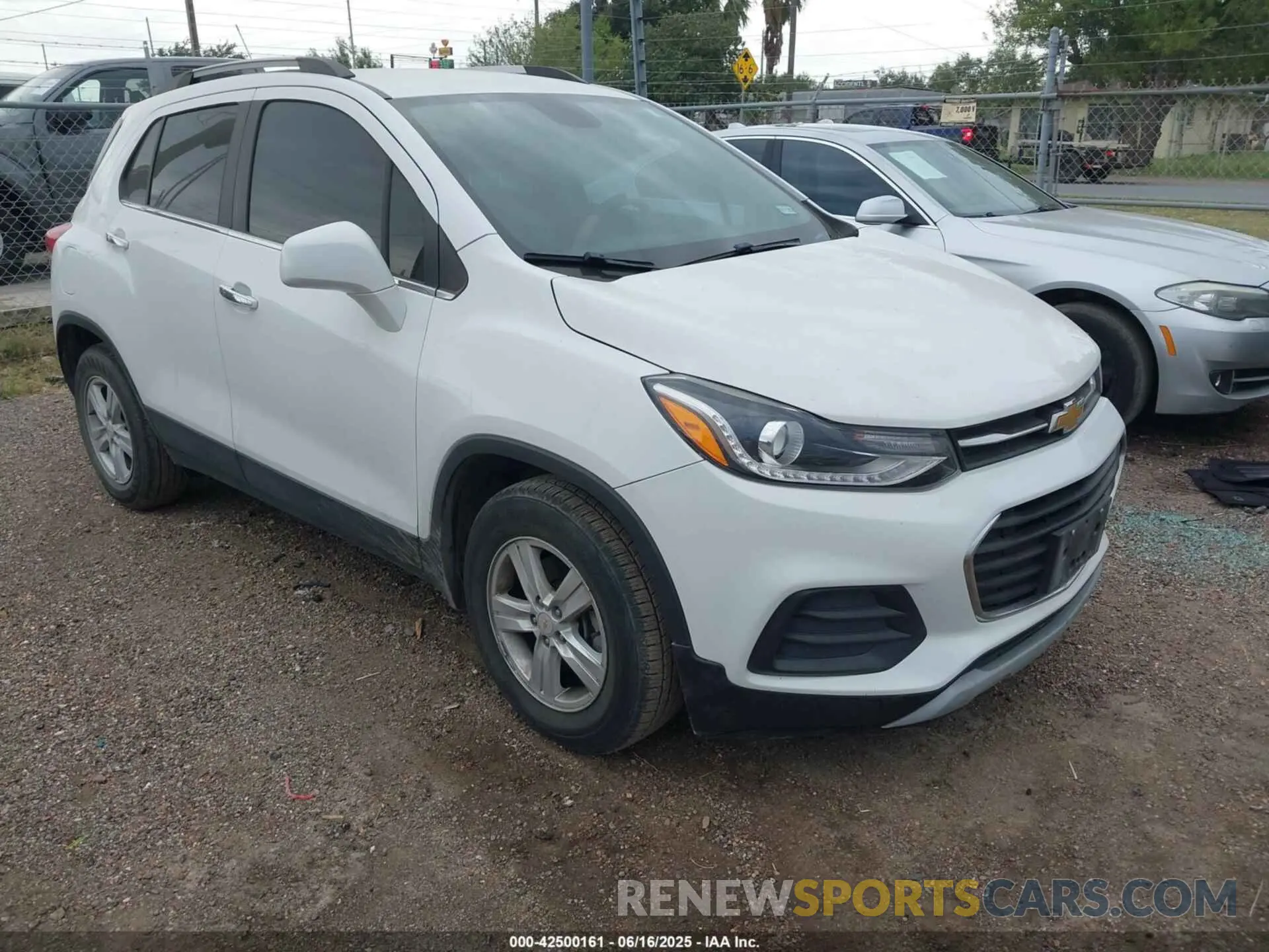 1 Photograph of a damaged car KL7CJLSB1LB058487 CHEVROLET TRAX 2020