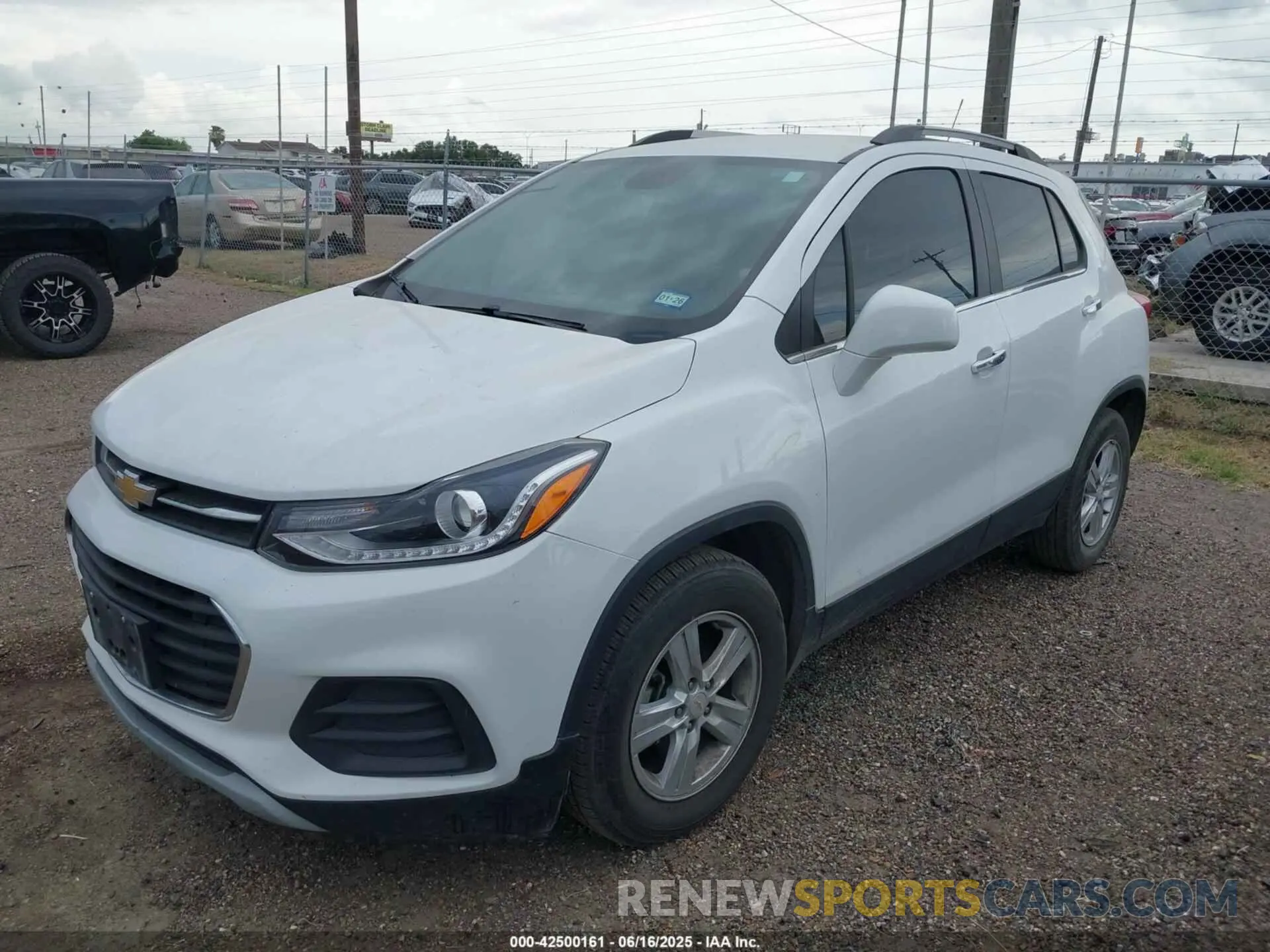 2 Photograph of a damaged car KL7CJLSB1LB058487 CHEVROLET TRAX 2020